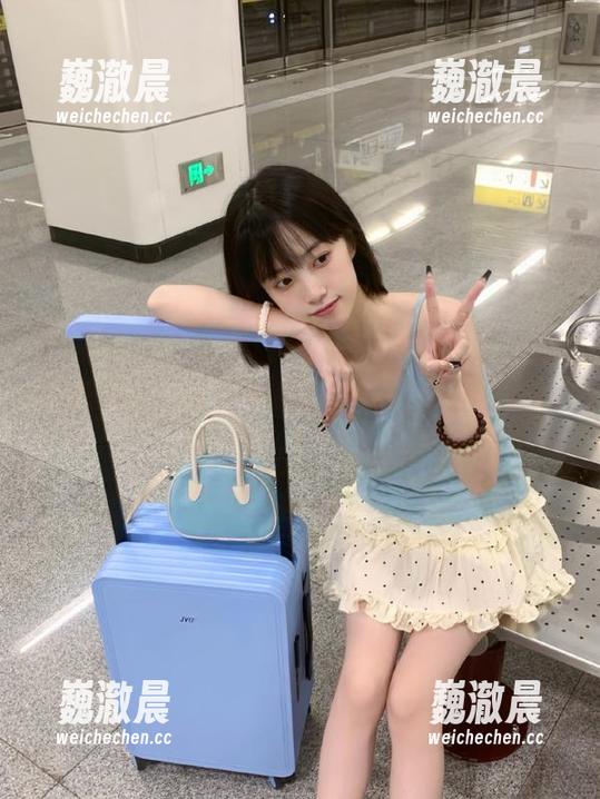 通过17吃瓜中心网页，轻松获取热门事件和趣事，让吃瓜变得如此简单。