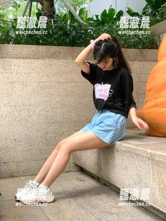 17吃瓜网官网陪你一起追踪明星动态，轻松吃瓜乐不停！