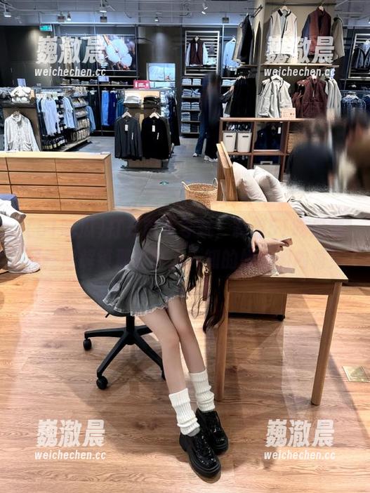 51吃瓜 打开首页导航,跟着51吃瓜爆料一起解锁那些鲜为人知的娱乐圈内幕!
