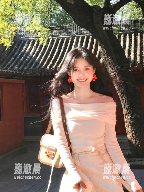 访问51吃瓜网网址苹果版传送门，获取最新娱乐八卦和热闻