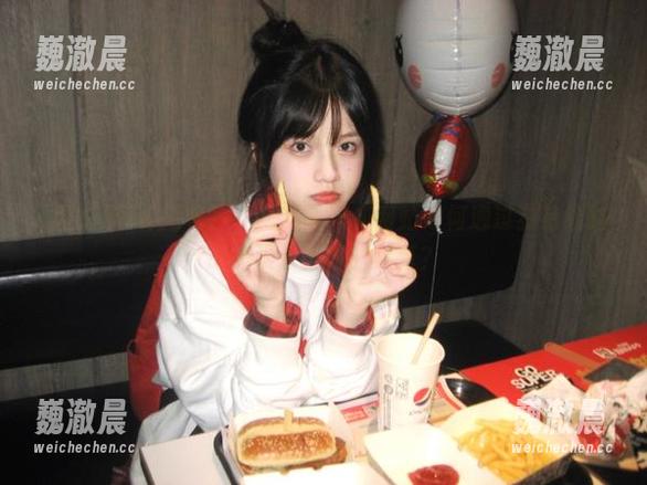 揭秘！卩网爆黑料卩网站如何通过独特线路揭秘娱乐圈内的黑幕？