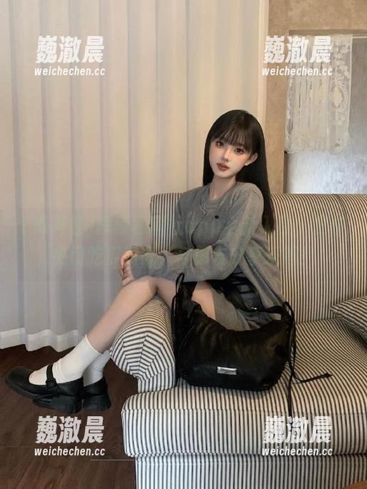 探索黑料社app全新入口，发布热门吃瓜资讯，与朋友分享乐趣！