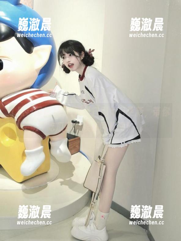 黑料网址官网每日更新，带你吃瓜了解娱乐圈秘闻！