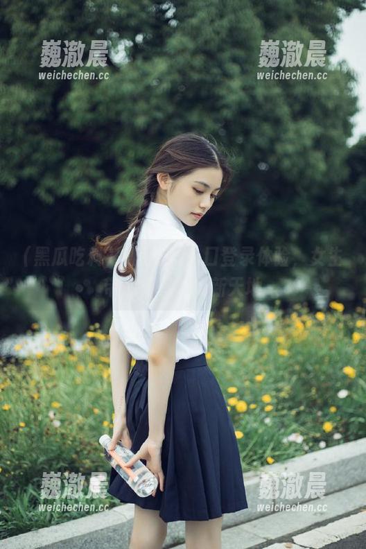 黑瓜吃料入口登录体验，女生带你畅享吃瓜新天地