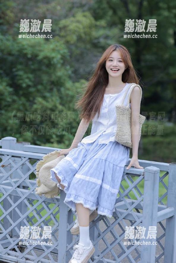 在黑瓜吃料正能量官网，你不仅能吃瓜，还能收获无穷的正能量与快乐！
